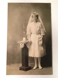 Niña Usando Velo Blanco Vestido Confirmación RPPC Foto Real Postal - Imagen 1 de 2