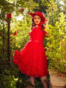 La Femme En Noir Mourning Dress in Crimson Lace Size Medium - Picture 1 of 5