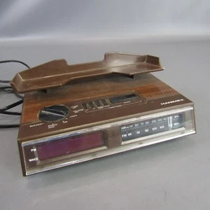Hanimex Retro Digital Alarm Clock Radio AM/FM Snooze Vintage Woodgrain Bedside - Foto 1 di 9