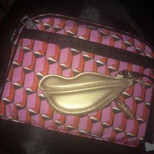 Diane von Furstenberg für Target Geo Kameratasche Pink Multi mit GRATIS DVF Goldlippen - Bild 1 von 9