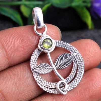 Colgante con dije de árbol de la vida de piedras preciosas de peridoto de plata de ley 925 Foto 1 de 2