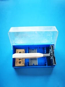 Vintage Ever-ready Safety Razor with Case - Picture 1 of 5