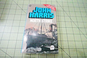 NORTH STRIKE BY JOHN HARRIS 1982 VINTAGE ARROW BKS UK WW2 FIC - Picture 1 of 3