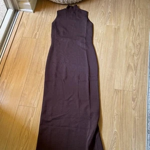 VESTIDO ESCARLATA AUTOR EN GRANO DE CAFÉ - Imagen 1 de 6
