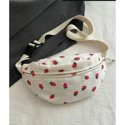 Riñonera de viaje con estampado de fresa para mujer Foto 1 de 4