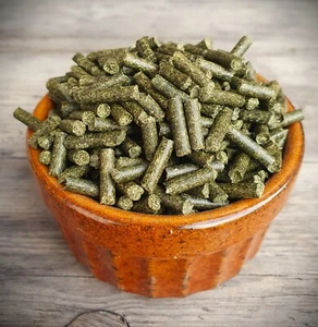 BRENNNESSEL PELLETS, Brennnesselkraut - für Hunde zum BARFen. - Bild 1 von 3