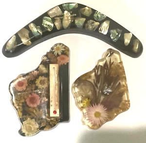 3 x Wildflowers & Shell in Resin Older Souvenir from Western Australia - Picture 1 of 3
