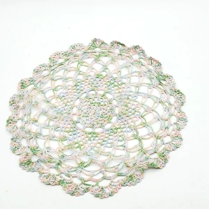 Mesa de ganchillo a mano Rainbow Pastel Doily 8" vintage hermosa pieza en excelente estado - Imagen 1 de 4