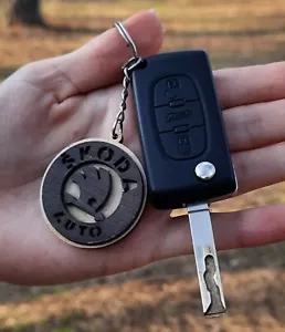 Best Price Wooden Skoda Keyring Key Laser Cut Wood Car Keychain Natural - Picture 1 of 3