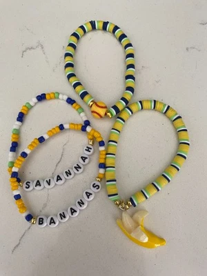 Juego de 4 brazaletes Savannah Bananas para mujer - dije de béisbol amarillo - dije de plátano Foto 1 de 4