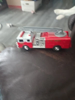 Ertl Fire Department Ladder Truck Engine Emergency Rescue Red Diecast 2020 China - Image 1 of 4