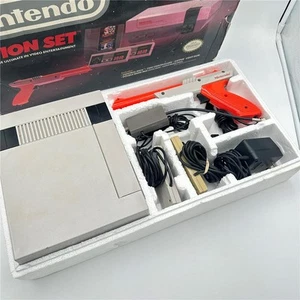 Nintendo NES Action Set mit Control Deck, Controller, Zap Gun & Box ungetestet - Bild 1 von 6