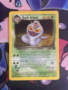 Pokemon TCG WOTC Team Rocket Dark Arbok 2/82 Holo Raro LP+ Swirl - Foto 1 di 9
