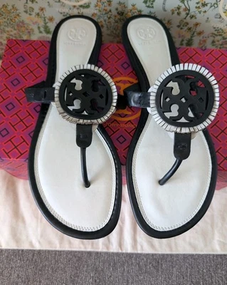 Sandalia Tanga Chanclas Tory Burch Miller Flecos Blanco y Negro Talla 11M Foto 1 de 4
