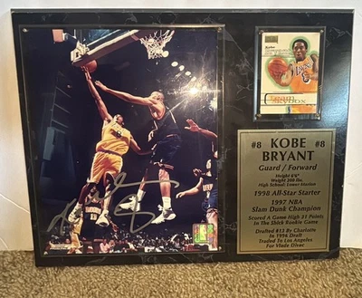 Kobe Bryant autografiado 8x10 en placa Foto 1 de 4
