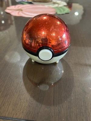 Poké Ball edición limitada que formó parte de una promoción Burger King en 1999 Foto 1 de 3