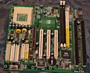Socket 370 AT scheda madre Acorp 6via/zx85 AGP PCI ISA ATX/AT PSU funzionante - Foto 1 di 13