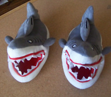 Shark kids slippers plush Size is 2-3 USA, 33 Eur, 21-22 Mex. c43275