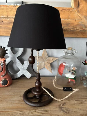 Un ancien vilebrequin (chignole) reconverti en sympathique lampe - Photo 1/4