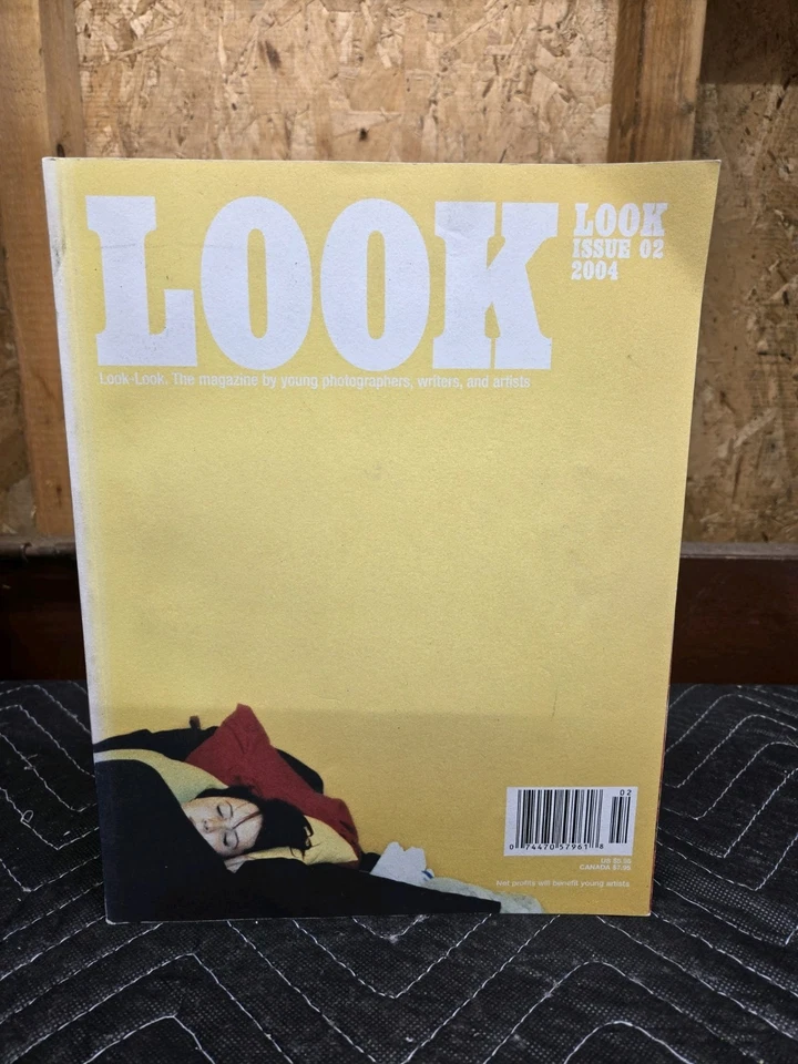 Look-Look Magazine Issue 2 2004 - Art & Photography Zine - Indie Creatives Foto 1 de 2