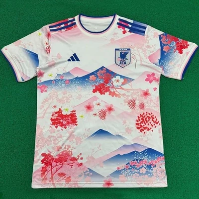 Футболка болельщиков сборной Японии 2025 ЛЕТНЯЯ ПРИРОДНАЯ СЦЕНА СПЕЦИАЛЬНОЕ ИЗДАНИЕ - Изображение 1 из 4
