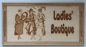 Letrero miniatura inacabado para casa de muñecas - boutique para damas - Imagen 1 de 1