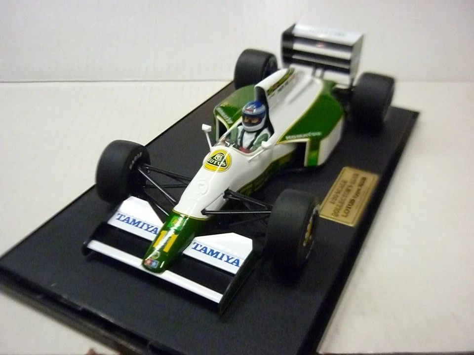 Tamiya 23001 Lotus Type 102b M. Hakkinen 1/20
