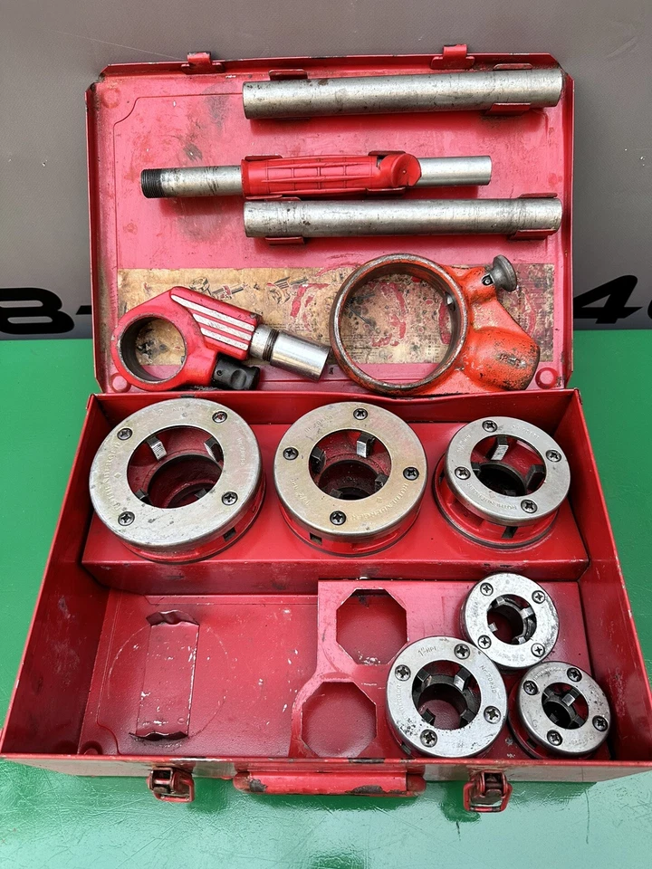 ROTHENBERGER 70905 Manual Ratchet Pipe Threader Set ½” to 2” NPT - Image 1 of 4