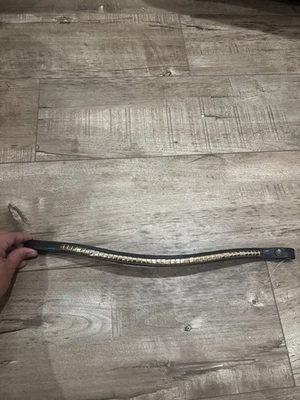 Cinta para cejas marrón de tamaño completo con cubierta dorada Foto 1 de 4