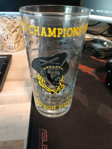 1960 WORLD CHAMPIONS PITTSBURGH PIRATES GLASS - VINTAGE Cover