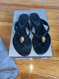 alexander mcqueen skull flip flops