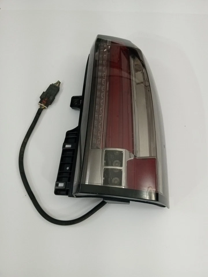 GMC Yukon XL Denali 2015-2020 luces traseras LED luces de freno pasajero derecho Foto 1 de 4