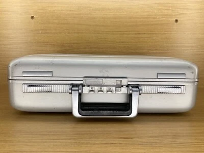 Maletín de aluminio Zero Halliburton plateado serie XP P5 Foto 1 de 4