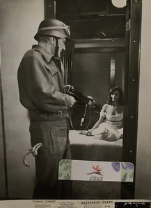 Foto de la película 1965 "Von Ryans Express" Trevor Howard y Raffaela Carra/fotografía fija - Imagen 1 de 2