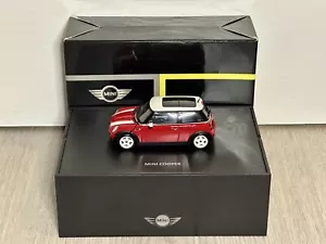 Modellino Minichamps Mini Cooper R50 rosso concessionario scala 1:43 in scatola - Foto 1 di 7