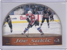 1999-00 Pacific Prism Sno-Globe Die-Cuts #7 Joe Sakic   *S5238