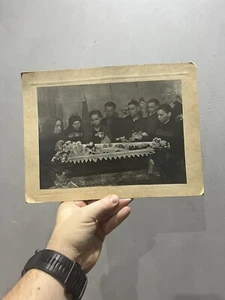 Ataúd abierto funeral bebé mujer joven post mortem foto vintage - Imagen 1 de 6