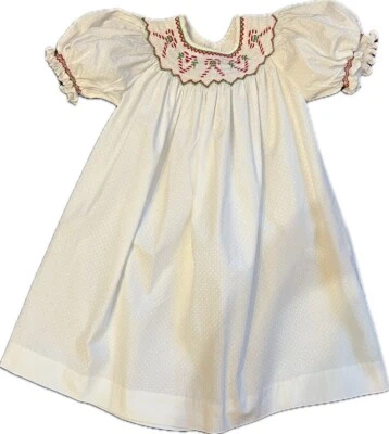 Mom & Me Bishop 连衣裙白色带缩褶心形和糖果手杖 24 Mo — 第 1/3 张图片