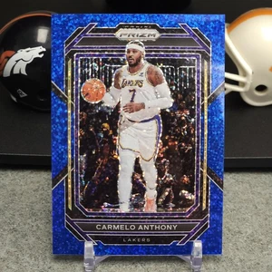 2022-23 Panini Prizm #144 Carmelo Anthony Blue Sparkle #D /144 Los Angeles Laker - Bild 1 von 2