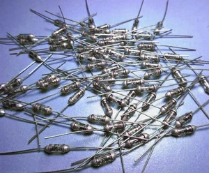 50pcs Genuine Germanium Diode D18 IS307 Fuzz pedal Crystal radio USSR - Picture 1 of 3