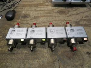 4X Brandneu Danfoss 060B200866 Schmieröl Schutz Steuerung Differentialschalter - Bild 1 von 5