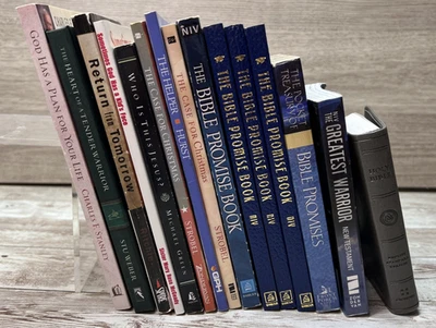 Lot of 15 Christian Bibles Jesus Related Books/ Booklets Vintage 4lbs - Image 1 of 4