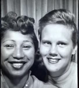 Vintage Photo Booth 1950s Pretty Girls - Picture 1 of 3