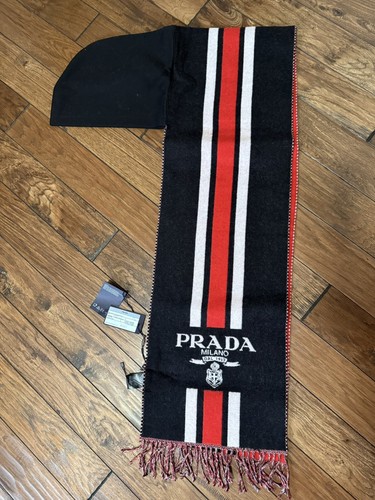 Sciarpa Prada Milano in cashmere con cappuccio ? Nuova con etichette nera con righe rosse bianche
