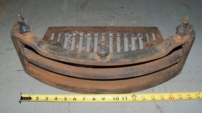 Antigua bandeja de ceniza giratoria con inserción de rejilla protectora curva para chimenea de hierro fundido, 18 X 11 Foto 1 de 4