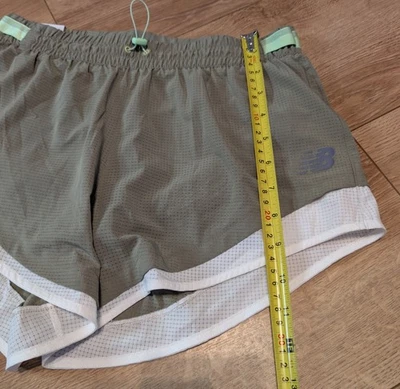 Pantalones Cortos New Balance Para Mujer Talla XS Gimnasio Correr Entrenamiento Deportes Caqui Nuevos con Etiquetas Foto 1 de 4