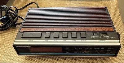 Americana VTG AM FM Radio Alarm Clock Wood Grain #4439 - Image 1 of 4