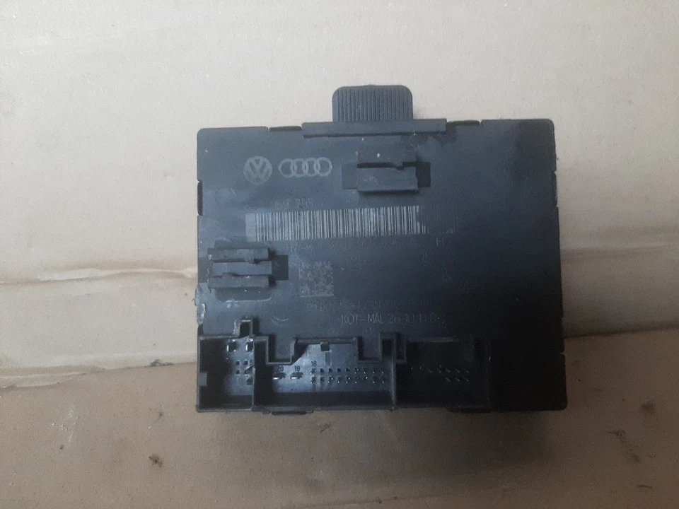 Centralina porta posteriore destra sinistra 8X0959795A Audi Q3 2.0 2011-2017 - Immagine 1 di 2