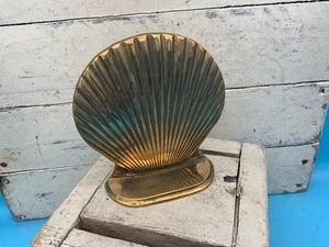 "Sujetalibros vintage de latón con almeja de vieira concha marina, decoración náutica/playa, 5""" - Imagen 1 de 4