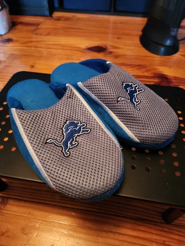 Mens Detroit Lions Slippers Small Cover